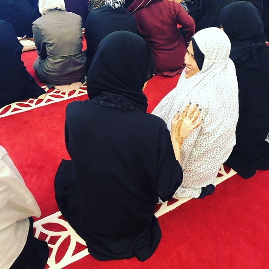 اوانجلین لیلی با حجاب اسلامی