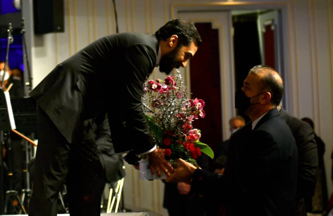 وزیر امور خارجه به تماشای اجرای ارکستر سمفونیک تهران نشست