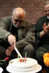 اکبر زنجان پور شمع تولد ۷۸ سالگی اش را فوت کرد