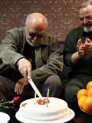 اکبر زنجان پور شمع تولد ۷۸ سالگی اش را فوت کرد
