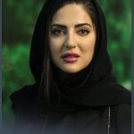 اکران خصوصی در آغوش درخت