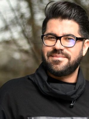 حامد همایون برای فرشته‌های میناب خواند