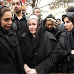 نعیمه نظام دوست در خاکسپاری حمید هیراد