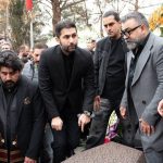 یاحا کاشانی در خاکسپاری حمید هیراد