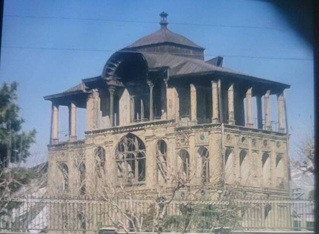 وضعیت عمارت کلاهفرنگی در میدان سپاه تهران پس از حملههای هوایی اخیر