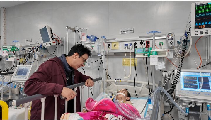 دیدار عموپورنگ با کودکان بیمار و مجروح در جنگ