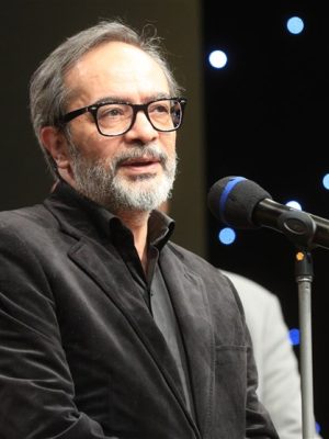 کارن همایونفر برای وعده صادق4 مارش نظامی نواخت