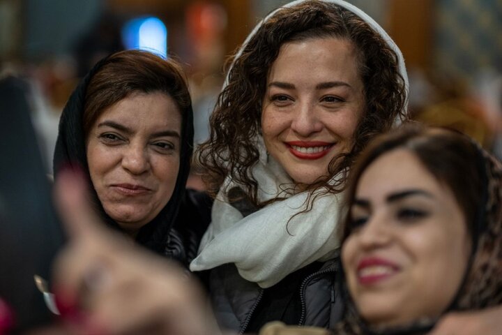 هادی حجازیفر، مهراوه شریفینیا، بهناز جعفری در میان آسیب دیدگان جنگ