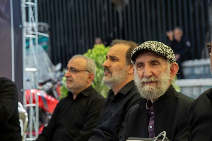 گردهمایی هنرمندان در تئاترشهر برای مراسم تشییع رهبر شهید